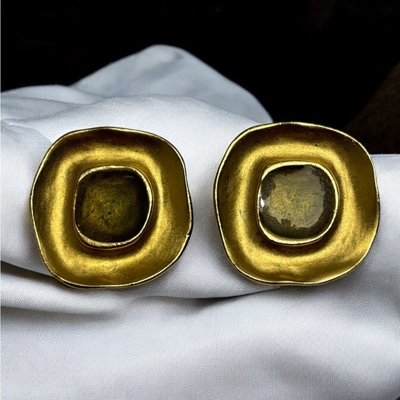 🛍️ 3 for $25 🛍️ Vintage Norma Jean Brushed Gold Tone Clip Earrings 1-7/16” - Picture 3 of 7